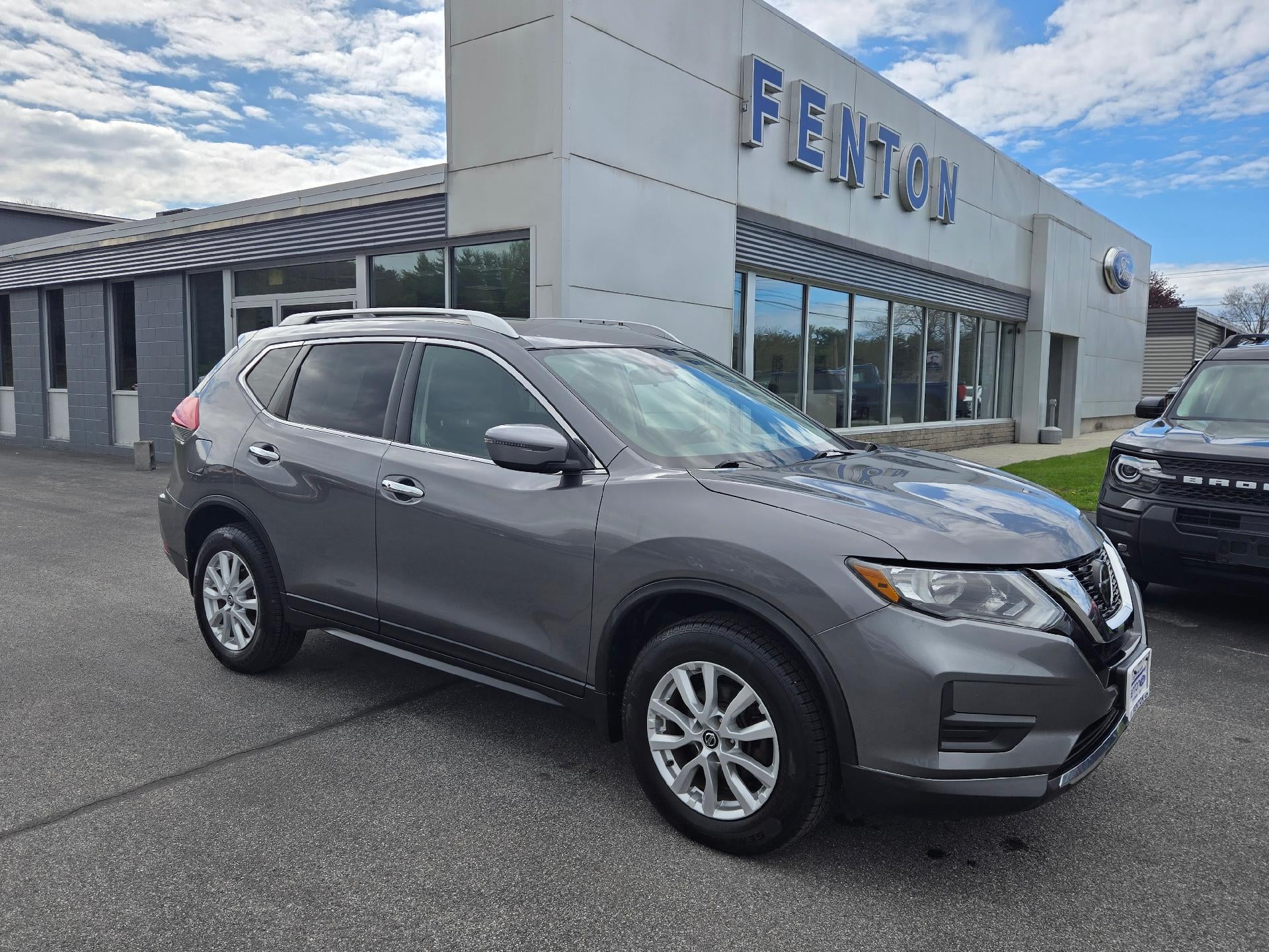 2019 Nissan Rogue AWD SV in Gun Metallic — front three-quarter view